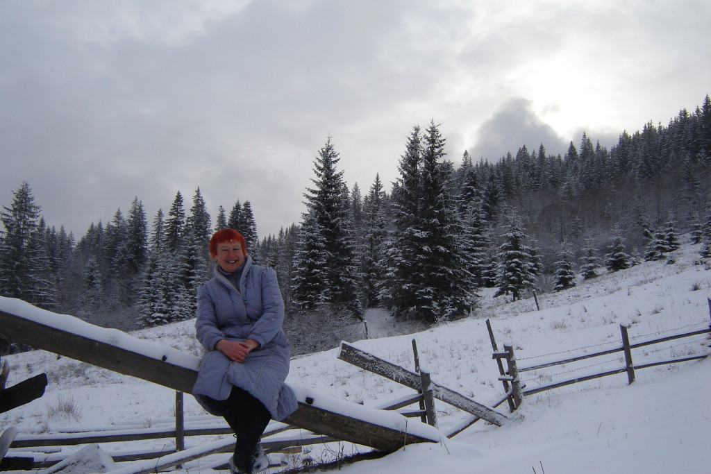 я на фоне елей