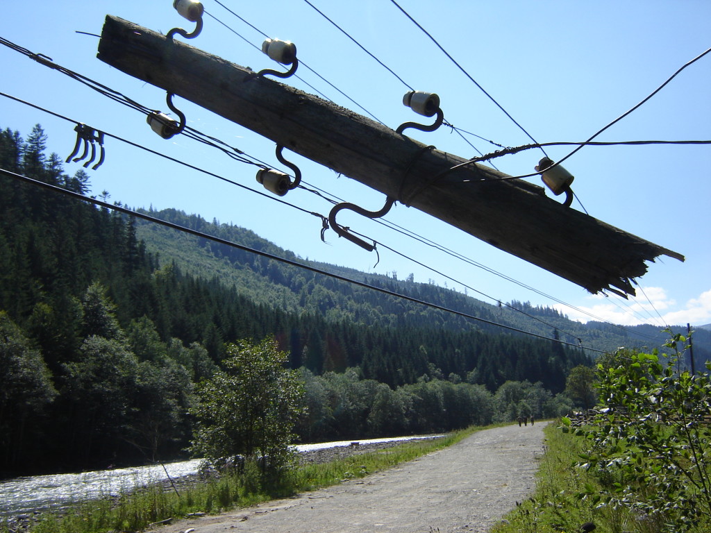 Стихия ломала все