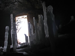 Вихід зі сталагмітами