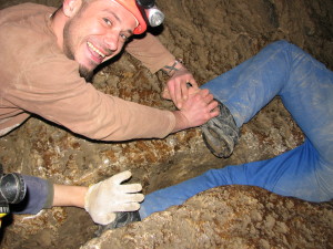 Мене штовхають