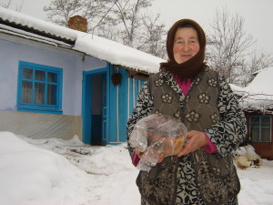 ПАНІ МАРІЯ дарує хліб